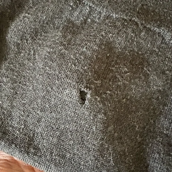 Calvin Klein Gray V-Neck Sweater size large nice sweater with fixable flaws - Picture 4 of 7